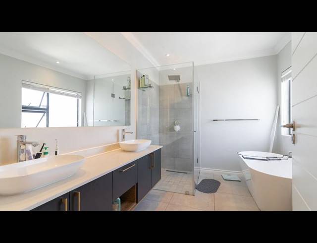 4 BEDROOM HOUSE FOR SALE IN MIDSTREAM HEIGHTS